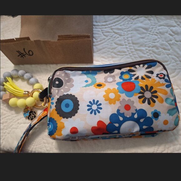 Wristlet Fun!! SEE DESCRIPITION - Picture 12 of 15